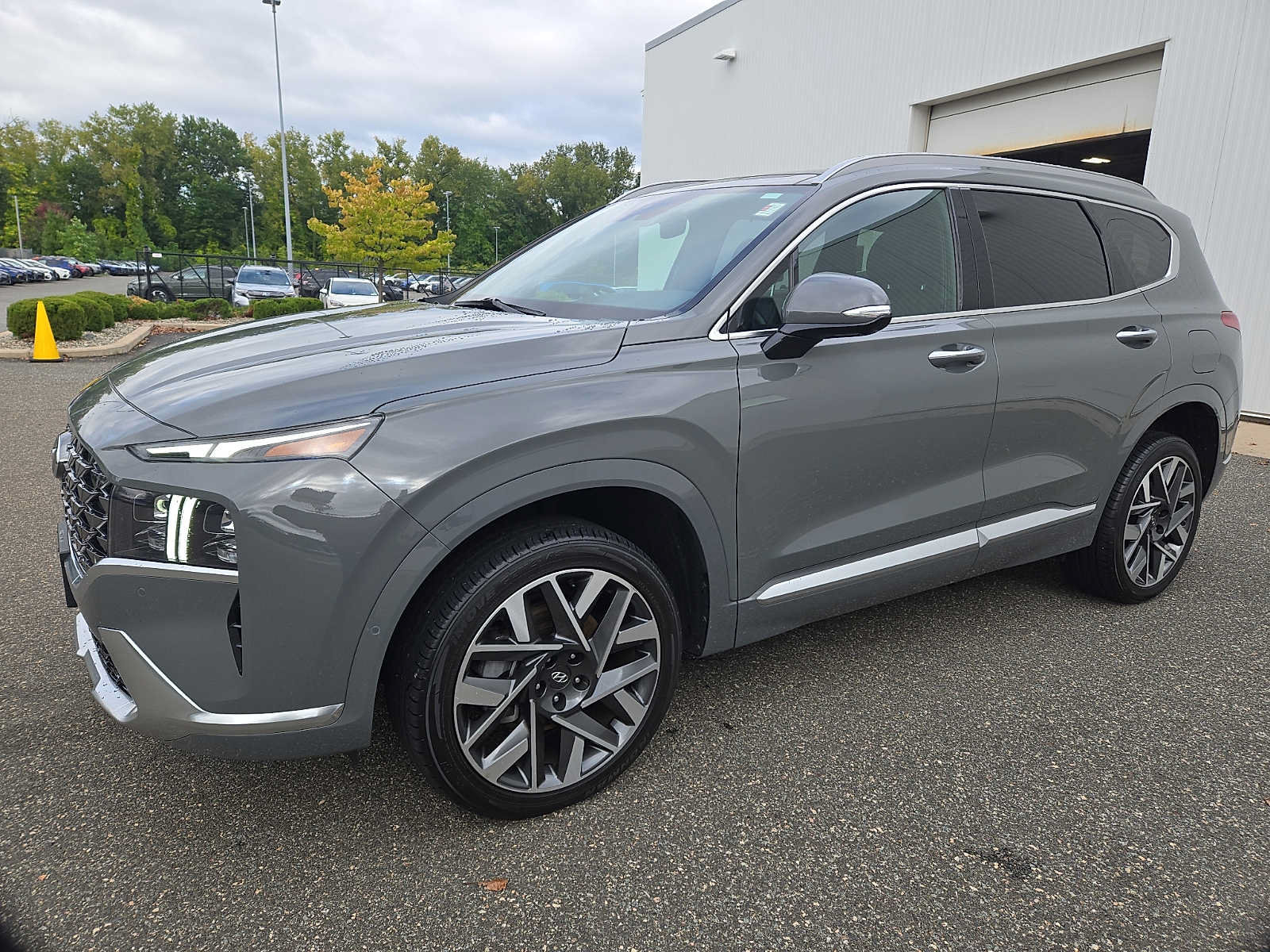 Used 2023 Hyundai Santa Fe Calligraphy AWD/4WD image 3