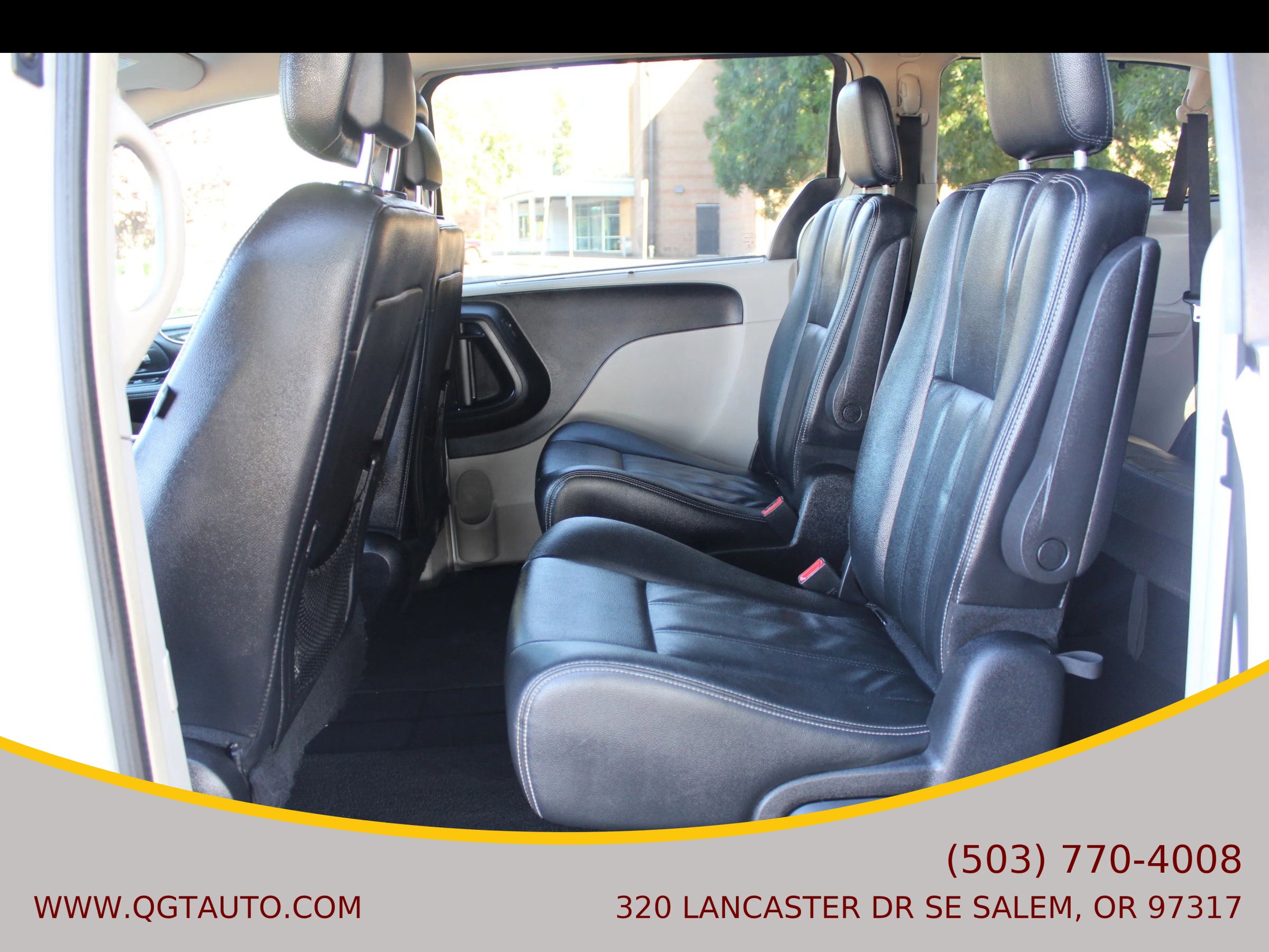 Used 2016 Chrysler Town & Country Touring w/ Driver Convenience Group image 14