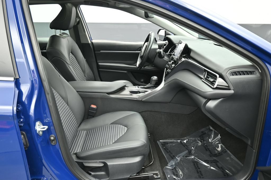 Used 2024 Toyota Camry SE w/ Convenience Package FWD image 34