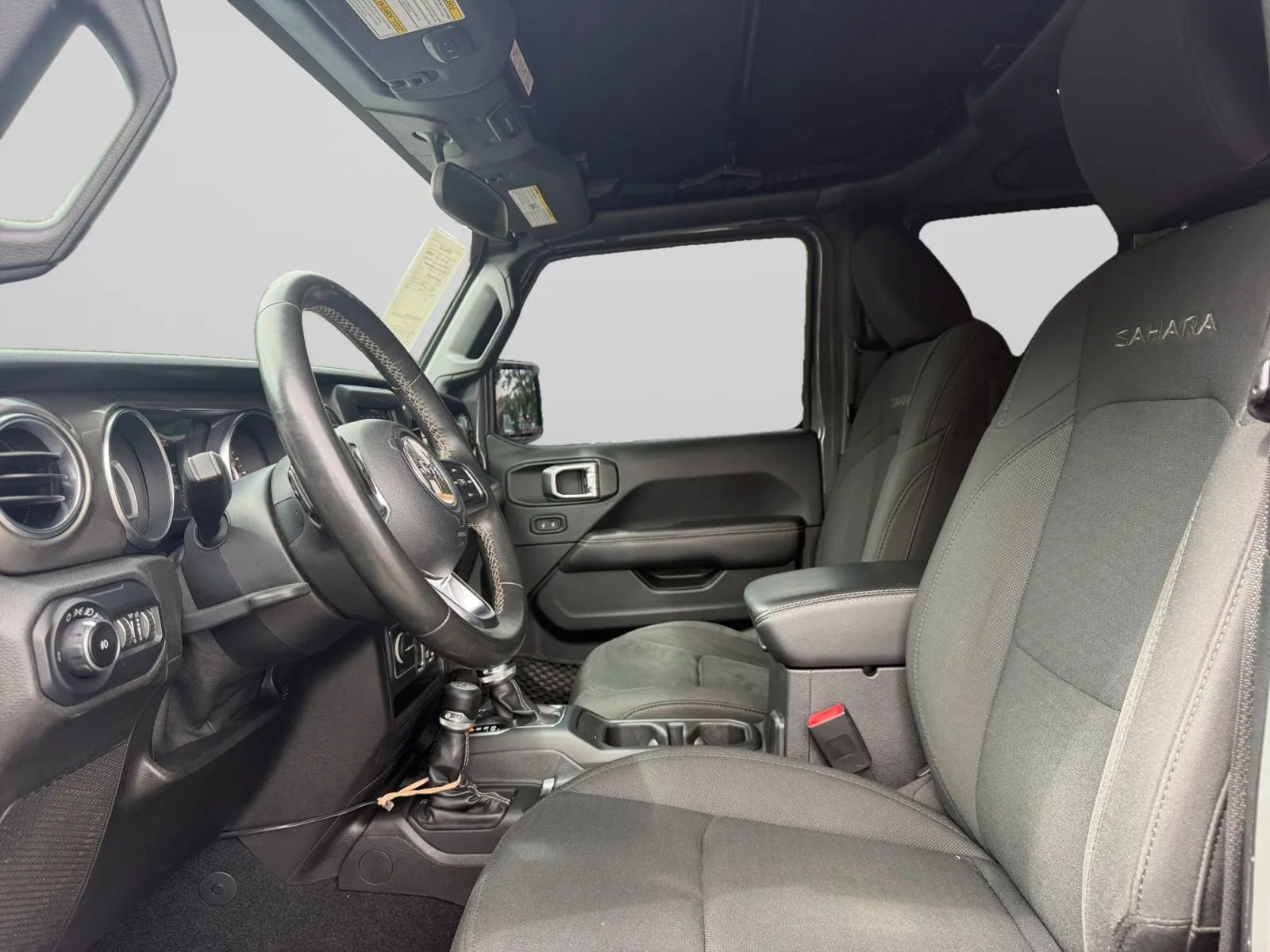 Used 2019 Jeep Wrangler Unlimited Sahara w/ LED Lighting Group AWD/4WD image 16