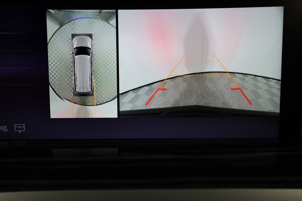 Used 2025 Cadillac Escalade ESV Sport w/ Touring Package image 40