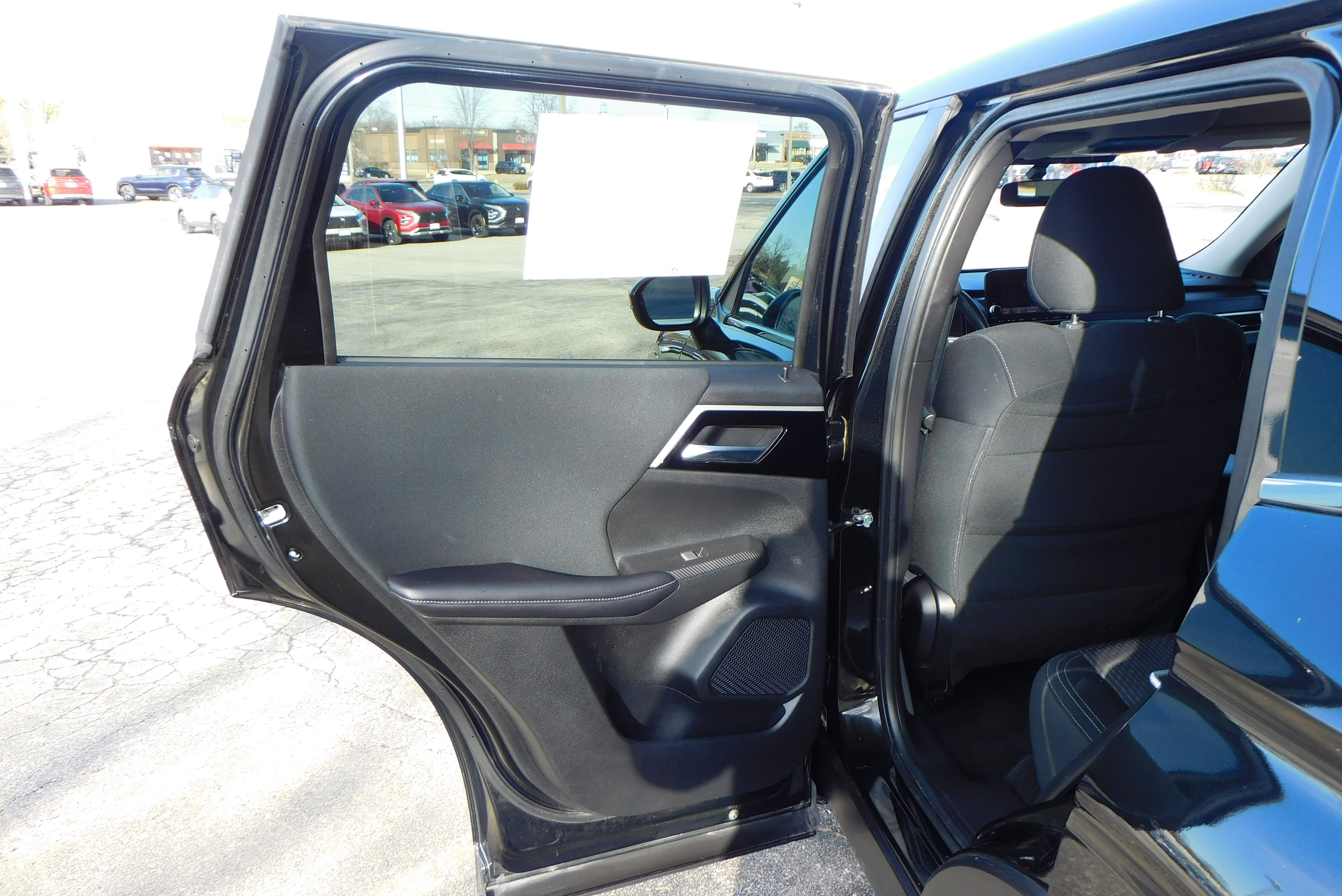 Used 2022 Mitsubishi Outlander ES image 28