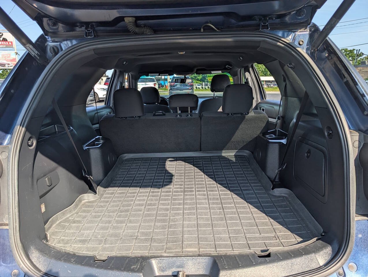 Used 2017 Ford Explorer XLT w/ Equipment Group 201A AWD/4WD image 19