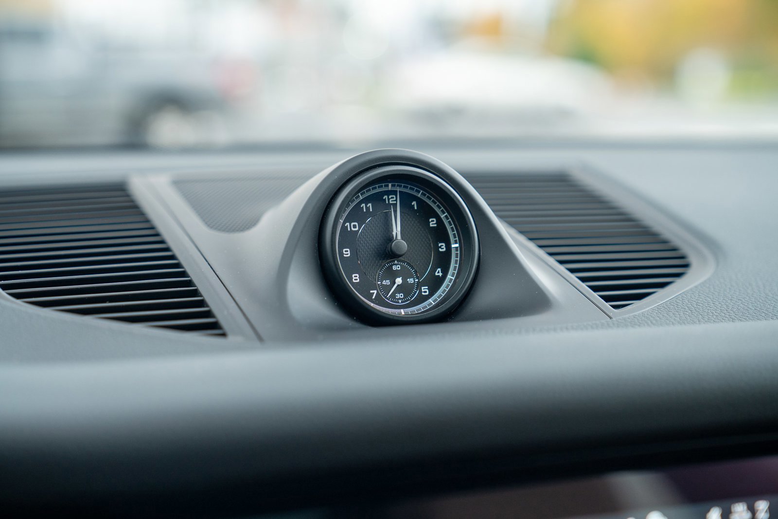 Used 2025 Porsche Macan image 16