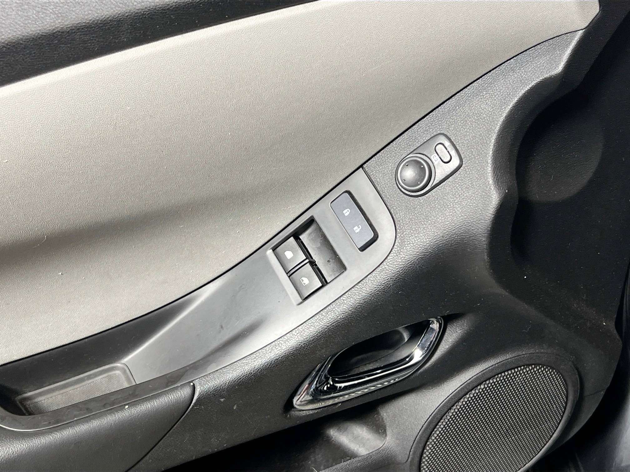 Used 2015 Chevrolet Camaro LS RWD image 13