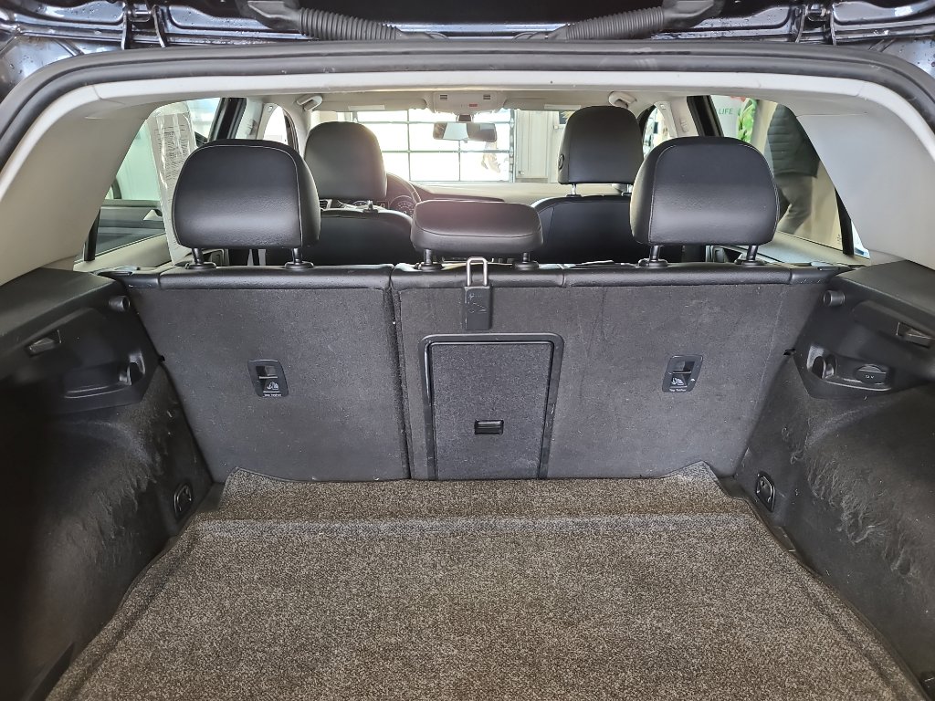 Used 2018 Volkswagen Golf SE image 9