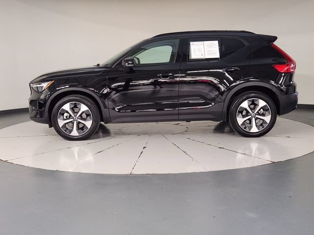 Certified 2026 Volvo XC40 B5 Plus AWD/4WD image 5