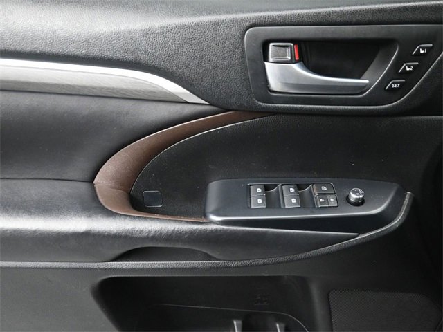 Used 2017 Toyota Highlander Limited image 27