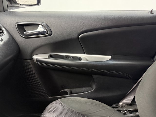 Used 2019 Dodge Journey SE image 22