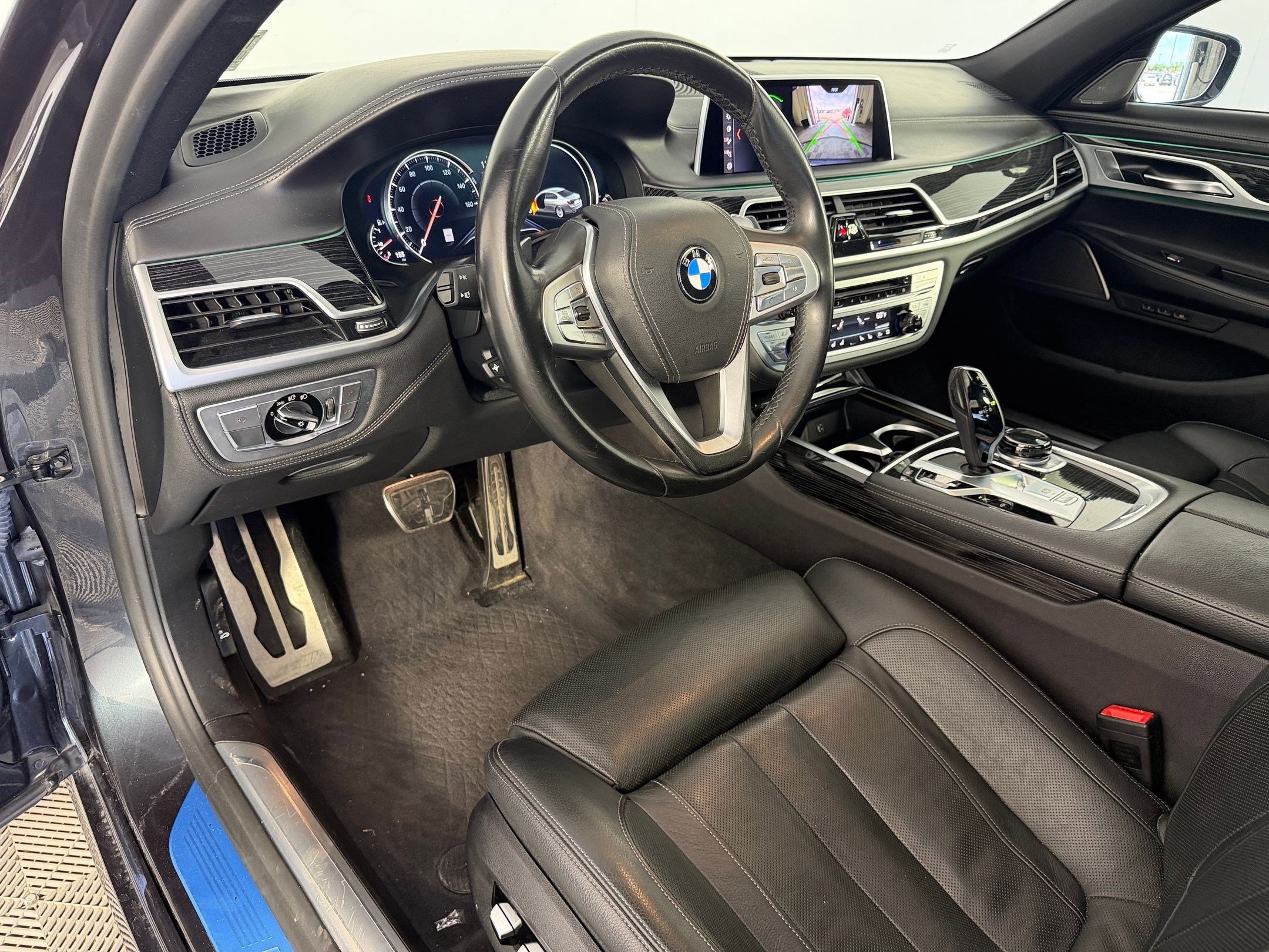 Used 2019 BMW 740i w/ Executive Package RWD image 4
