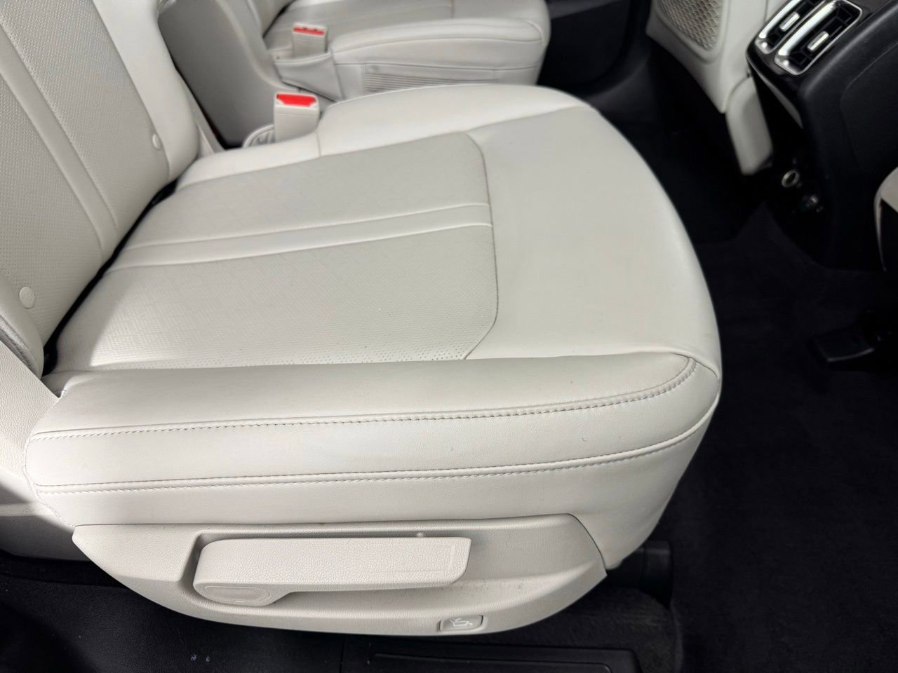 Used 2023 Kia Sorento SX image 25