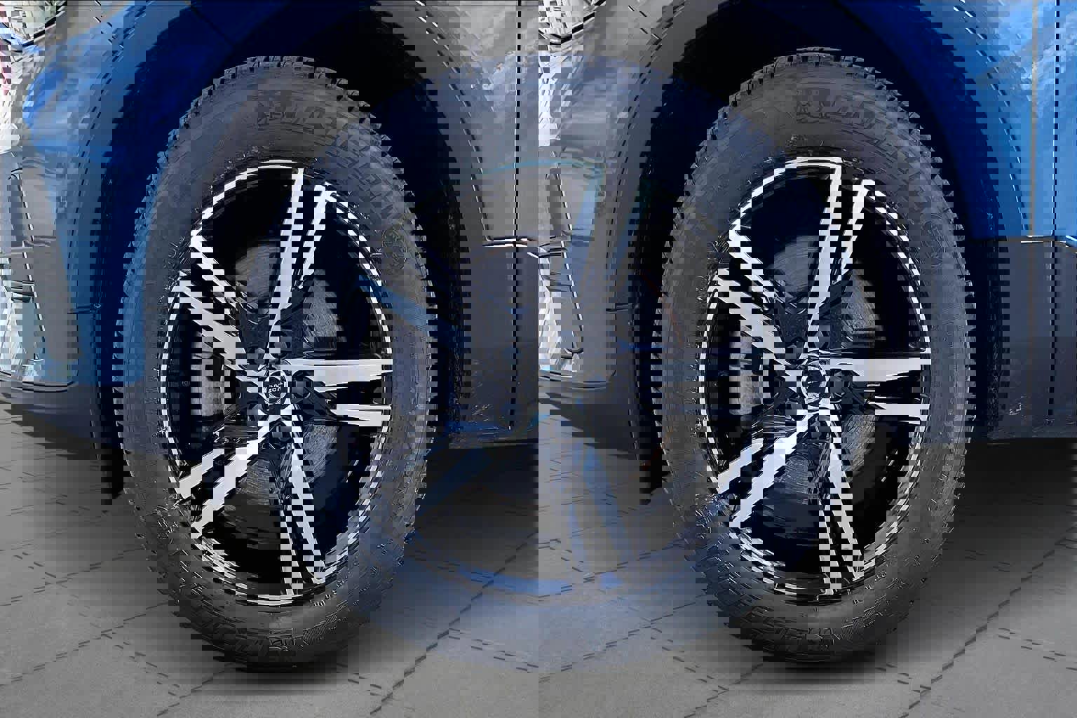 Used 2023 Volvo XC40 B5 Core w/ Convenience Package image 10