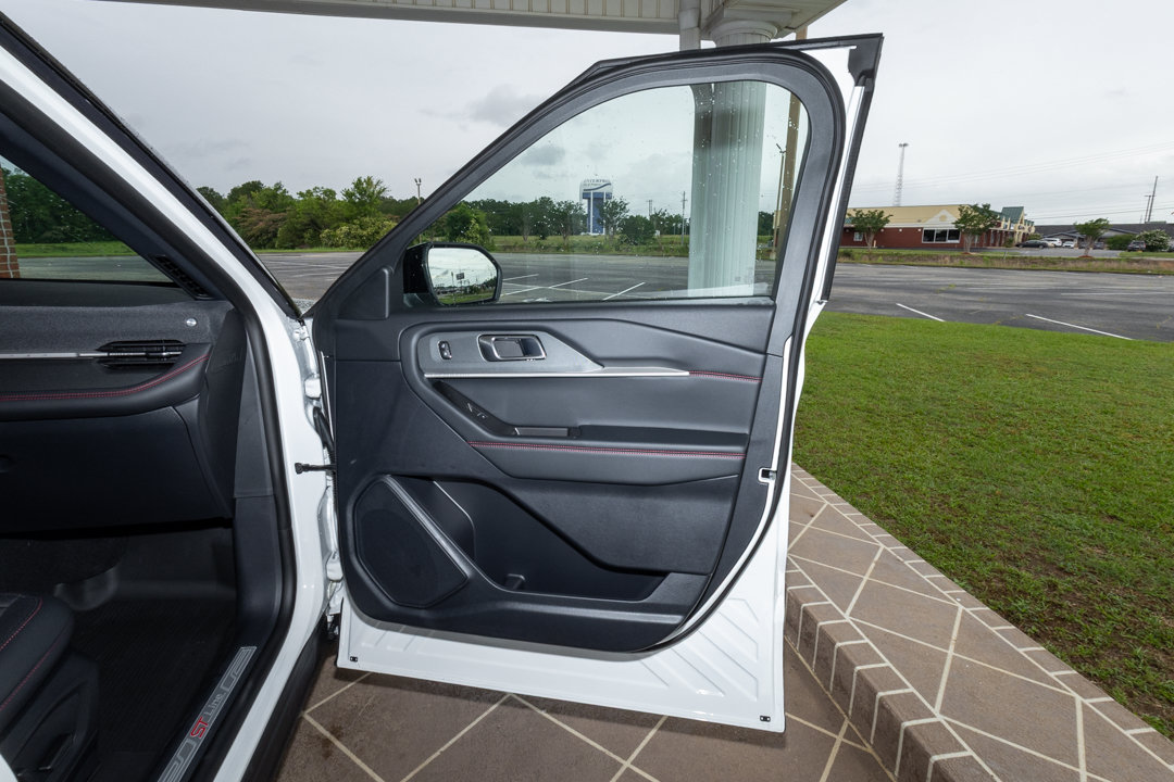 New 2026 Ford Explorer ST-Line w/ Premium Package RWD image 24