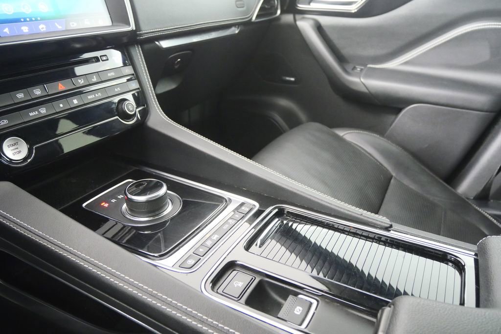 Used 2019 Jaguar F-PACE R-Sport AWD/4WD image 17