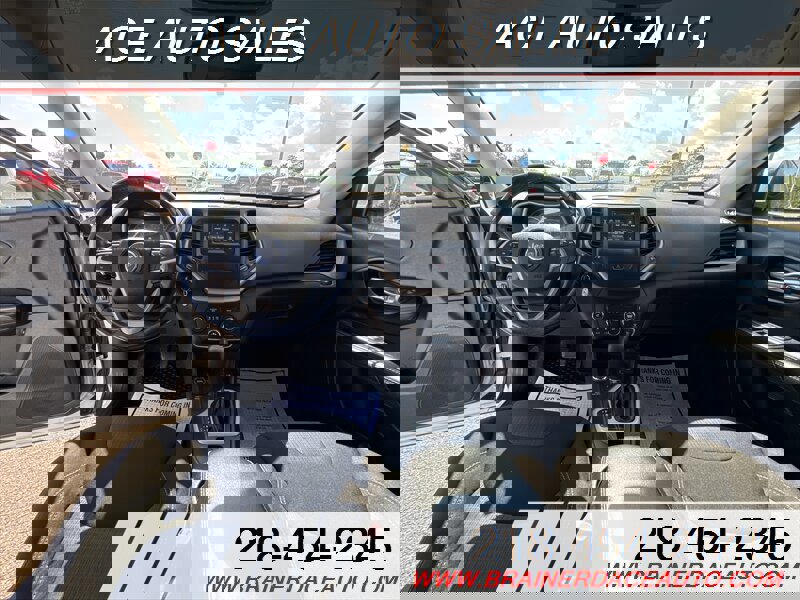 Used 2016 Jeep Cherokee Latitude w/ Cold Weather Group image 8