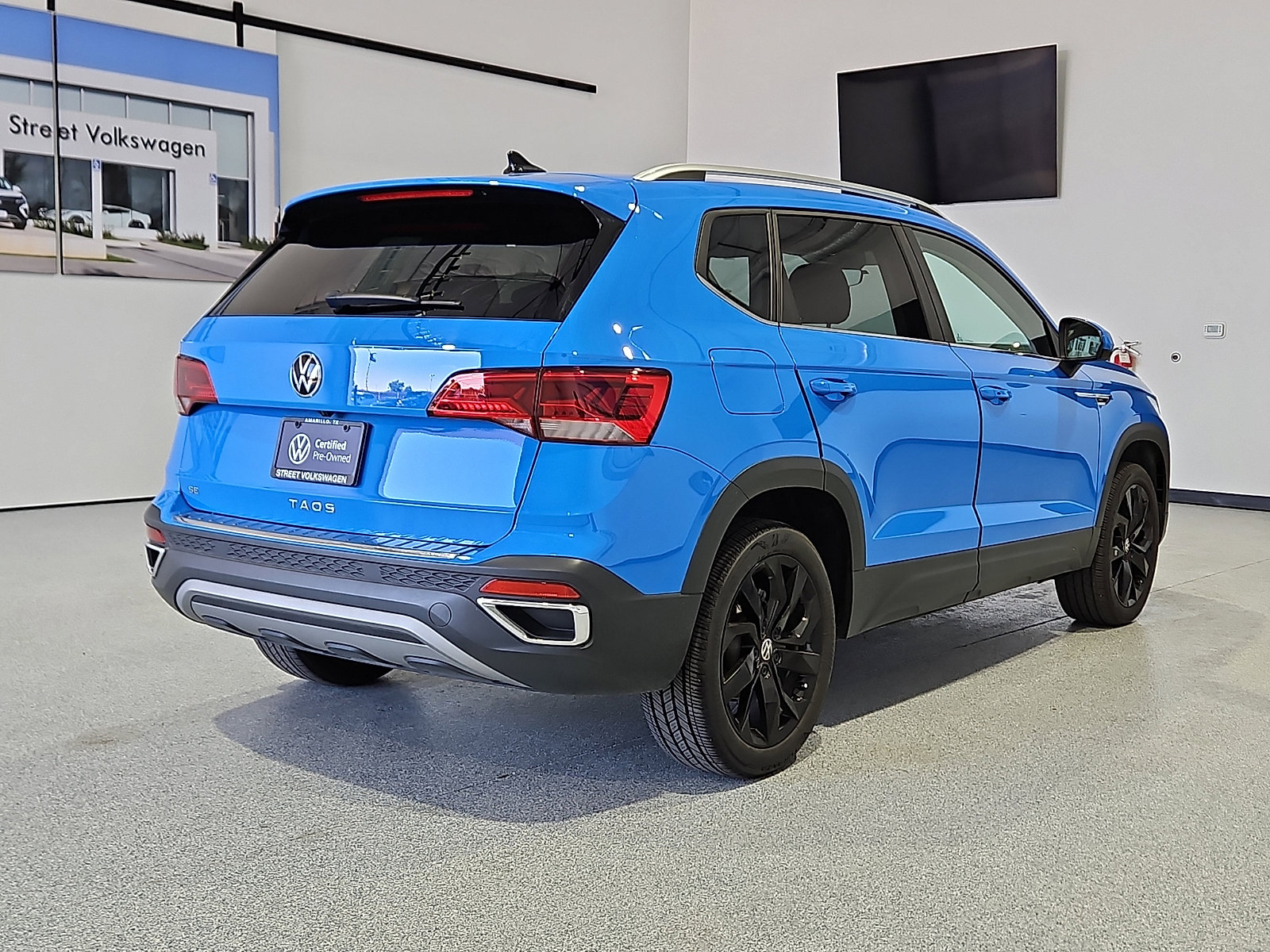 Certified 2023 Volkswagen Taos SE w/ Black Wheel Package FWD image 3