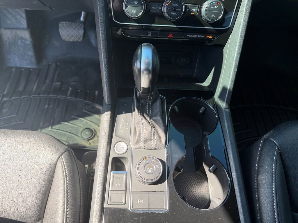 Used 2021 Volkswagen Atlas SEL image 32