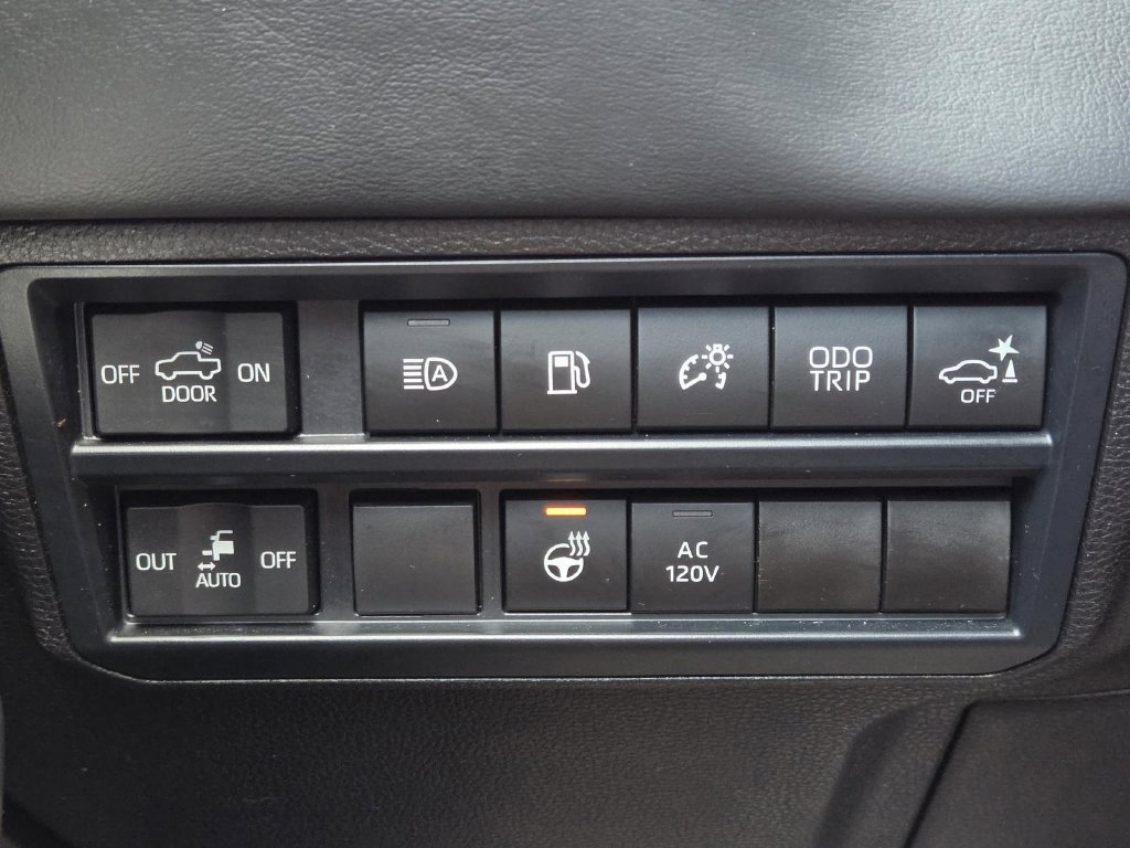 Used 2025 Toyota Tundra Platinum AWD/4WD image 18