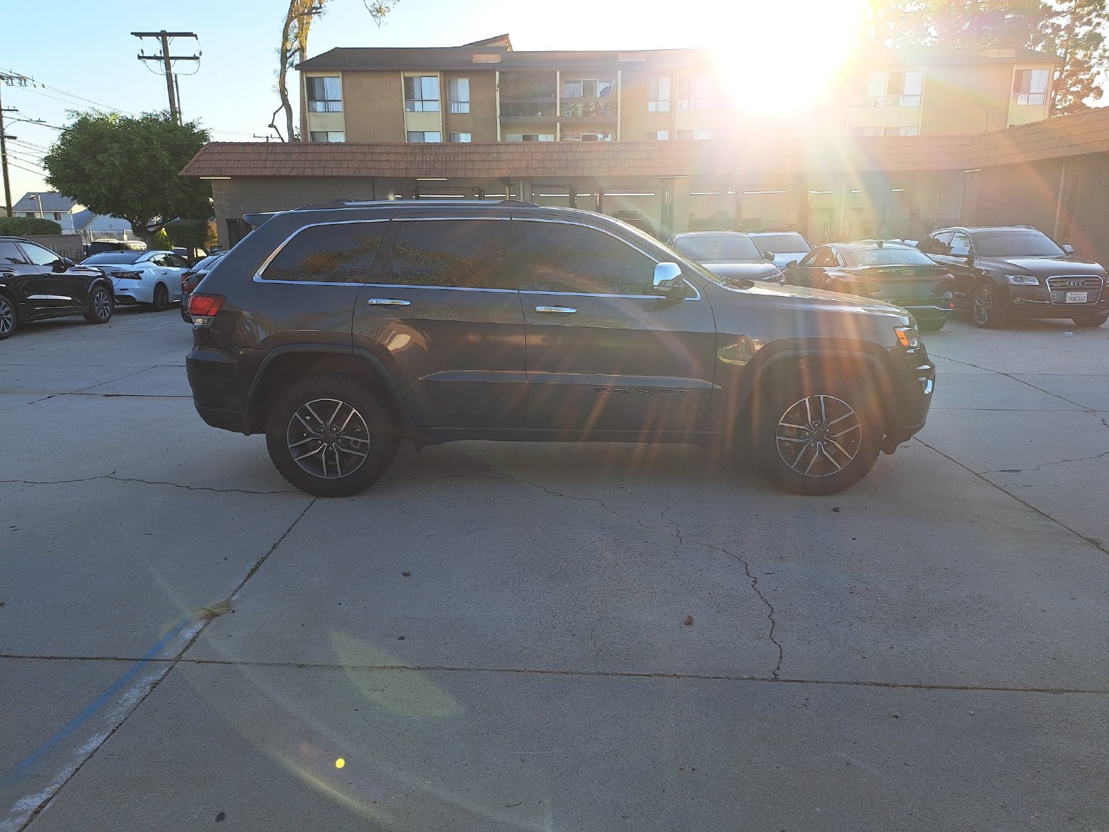 Used 2021 Jeep Grand Cherokee Limited AWD/4WD image 4