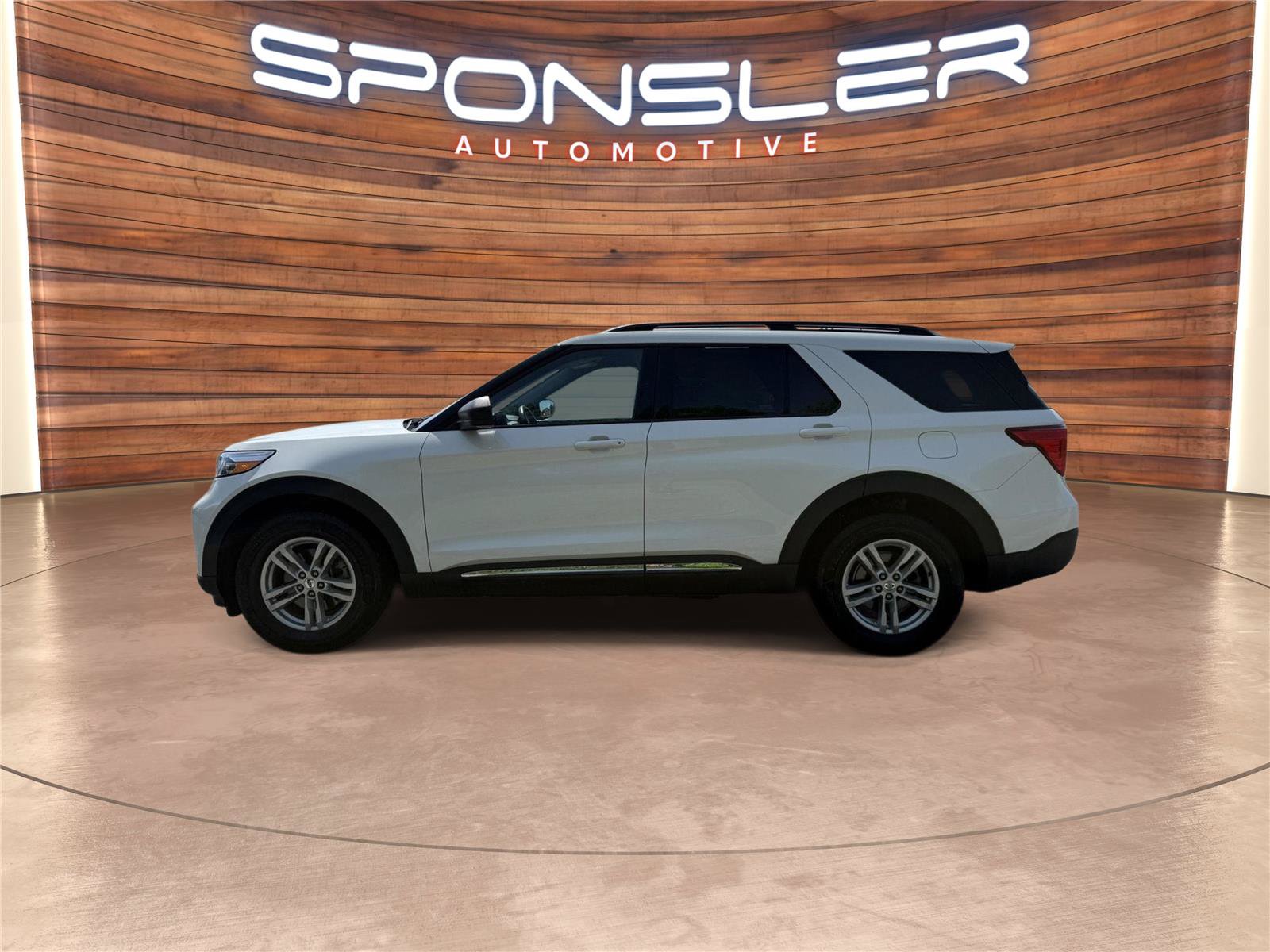 Certified 2021 Ford Explorer XLT w/ Equipment Group 202A AWD/4WD image 2