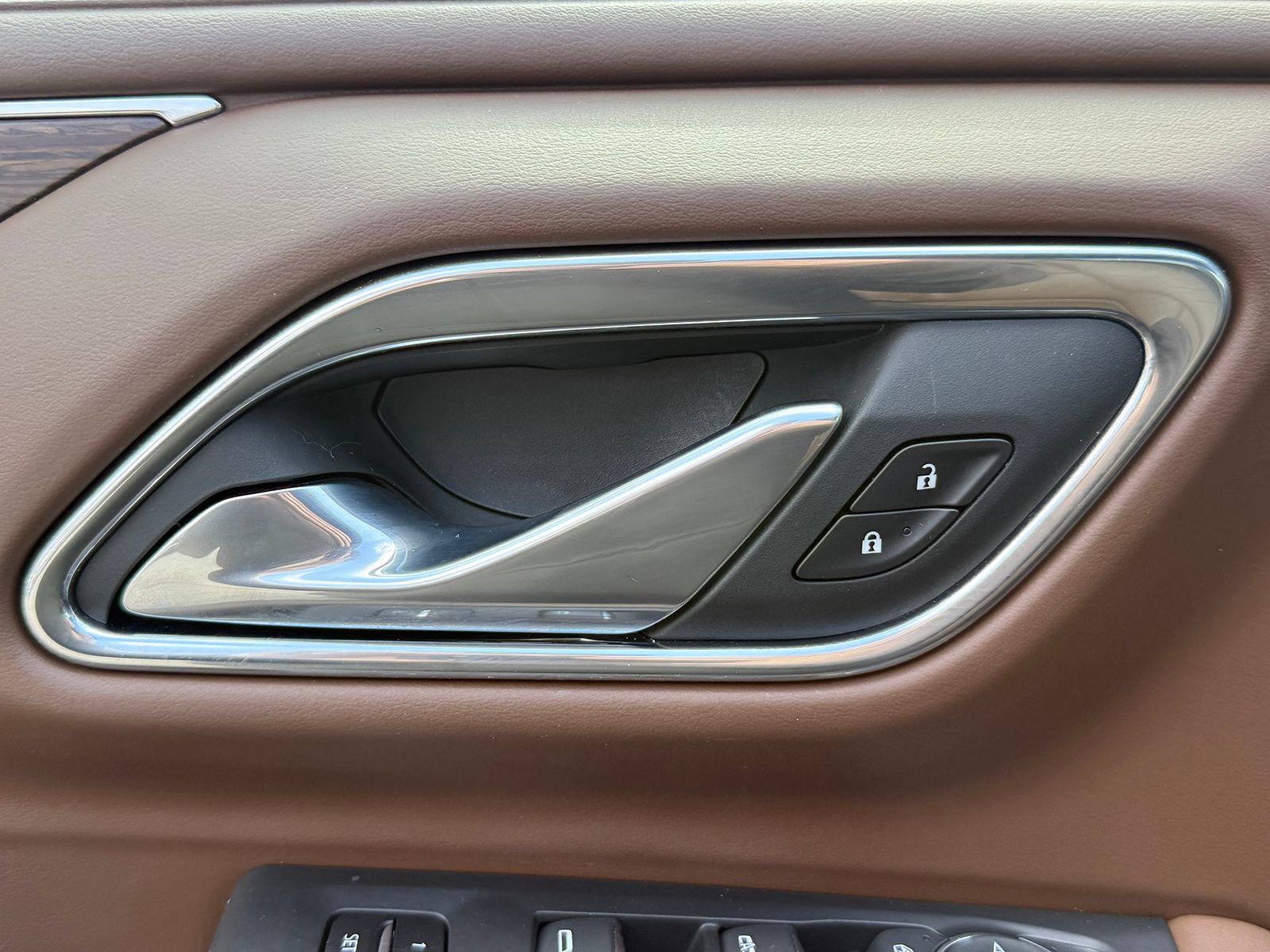 Used 2023 Chevrolet Suburban High Country image 15