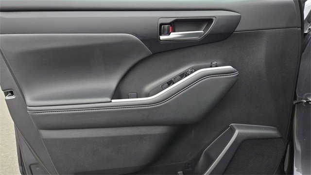 Certified 2024 Toyota Highlander XLE image 16