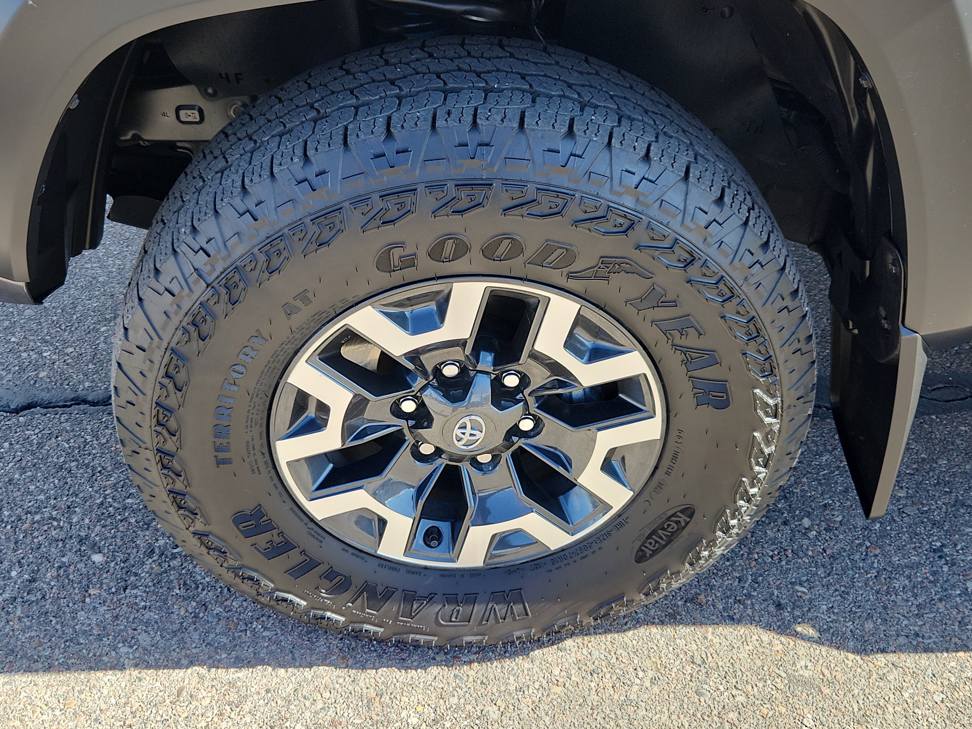 Used 2022 Toyota Tacoma TRD Off-Road w/ Technology Package image 15