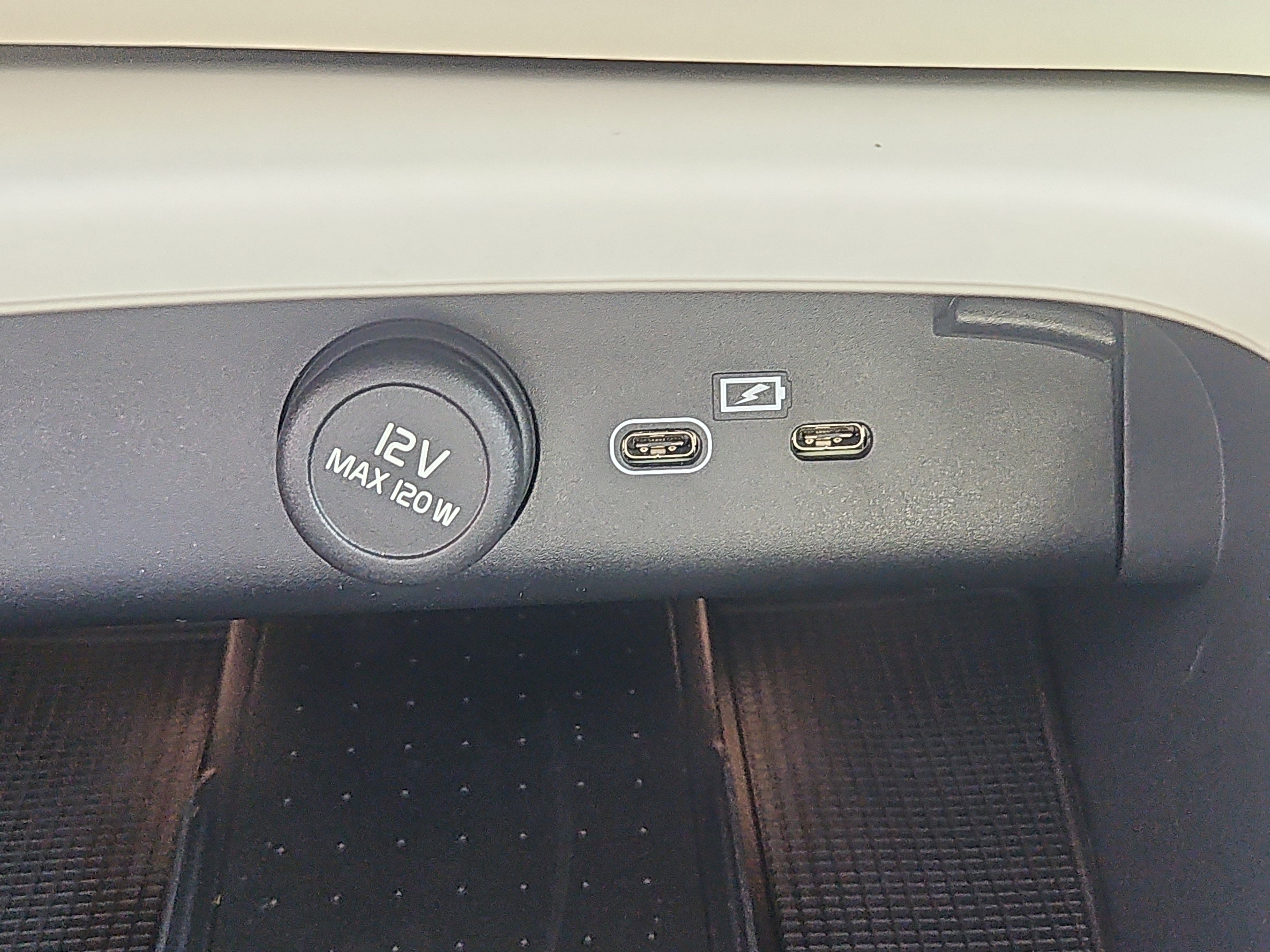 New 2026 Volvo XC40 B5 Ultra w/ Protection Package Premier image 8