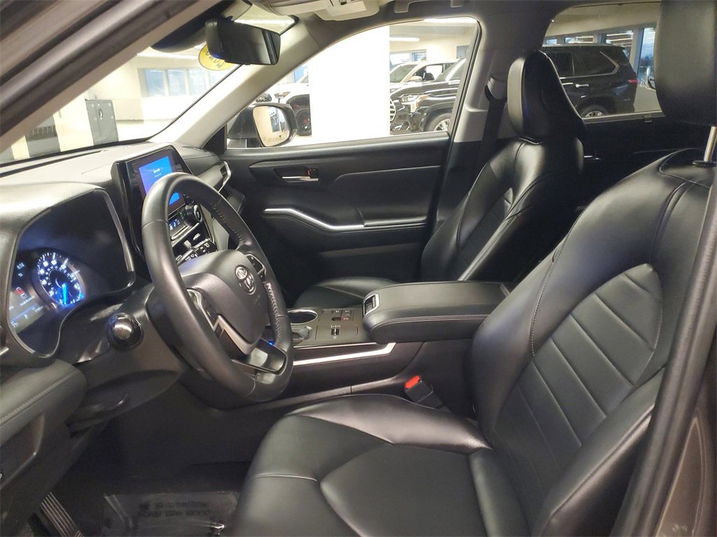 Certified 2023 Toyota Highlander XLE image 16
