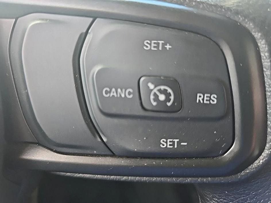 Used 2022 Jeep Wrangler Sport image 17