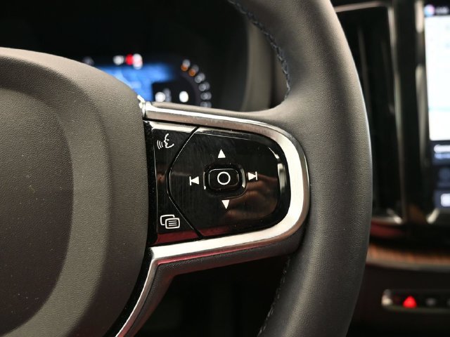 Used 2023 Volvo XC60 B5 Plus w/ Climate Package AWD/4WD image 23