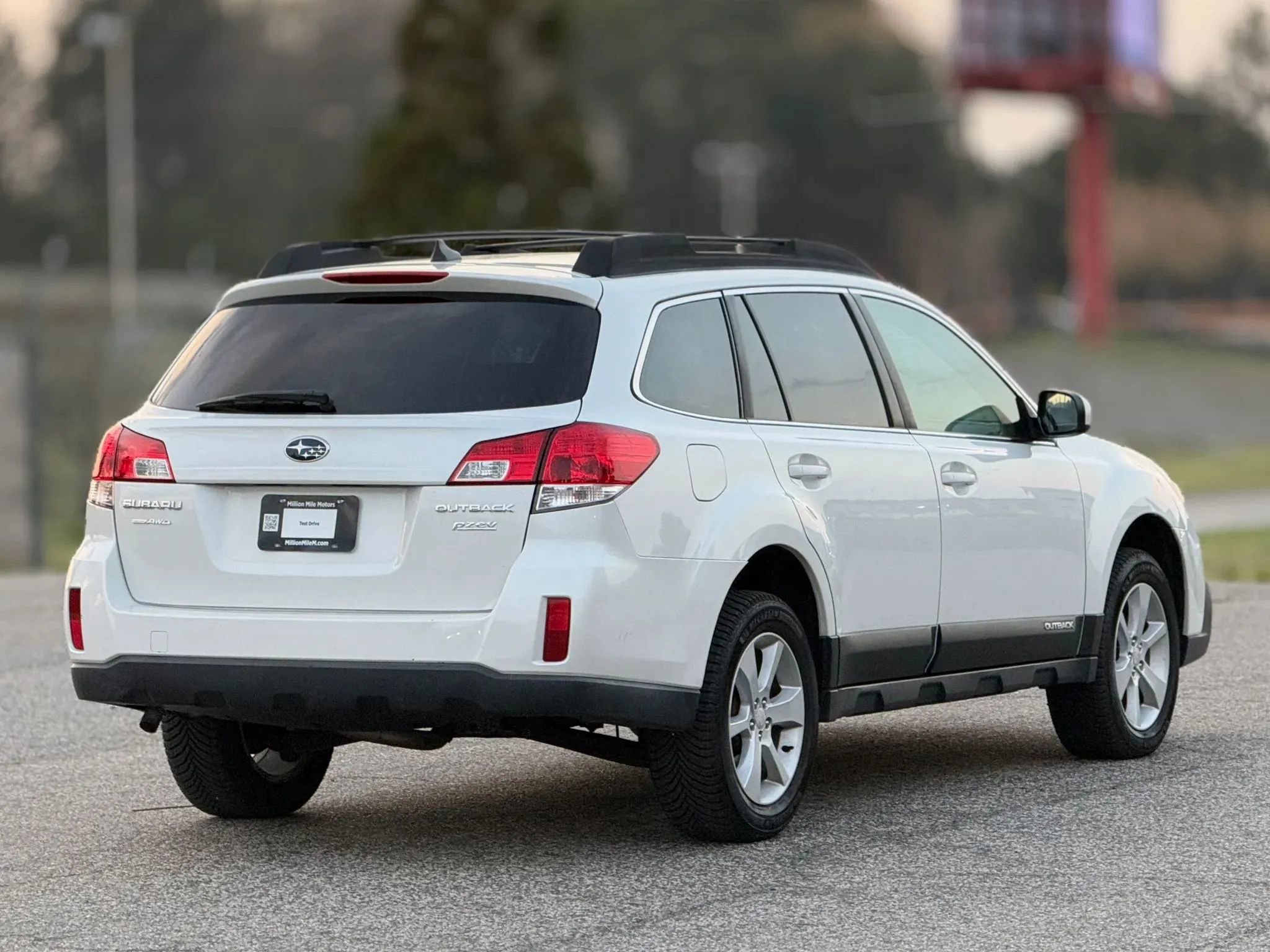 Used 2014 Subaru Outback 2.5i Premium AWD/4WD image 9