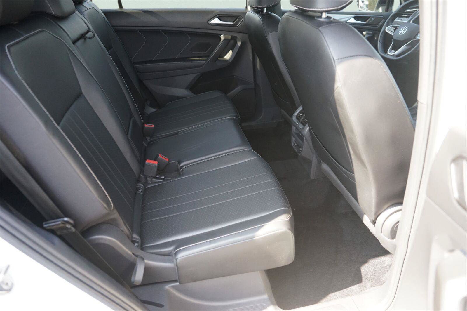 Used 2022 Volkswagen Tiguan SE R-Line FWD image 16