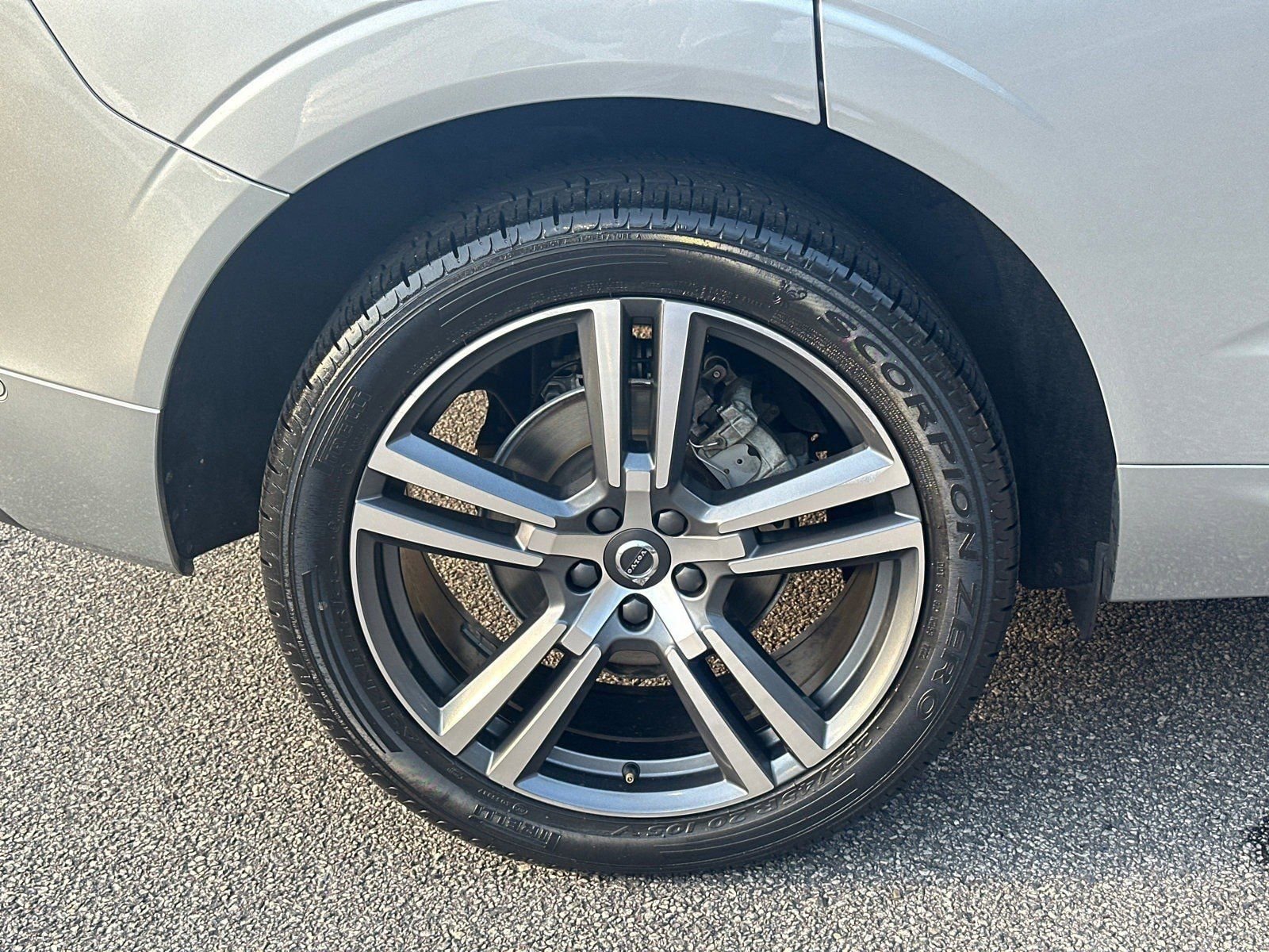 Used 2018 Volvo XC60 T5 Momentum w/ Convenience Package image 17