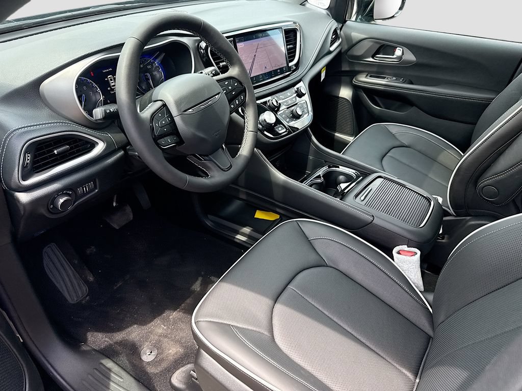 New 2027 Chrysler Pacifica Limited FWD image 24