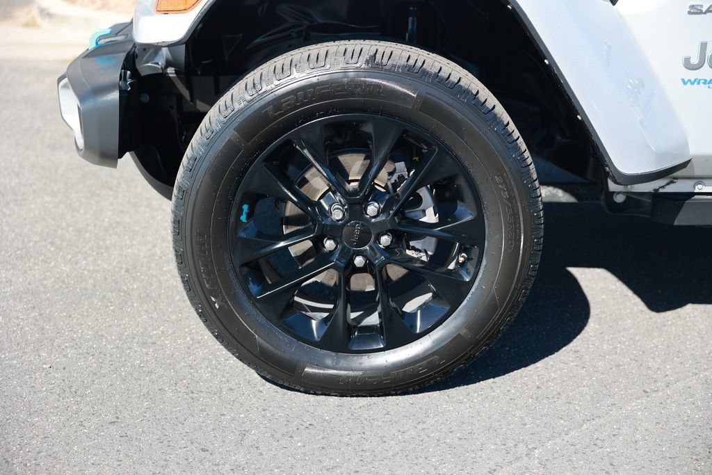 Used 2022 Jeep Wrangler Unlimited Sahara AWD/4WD image 12