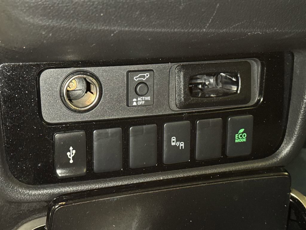 Used 2020 Mitsubishi Outlander FWD image 27