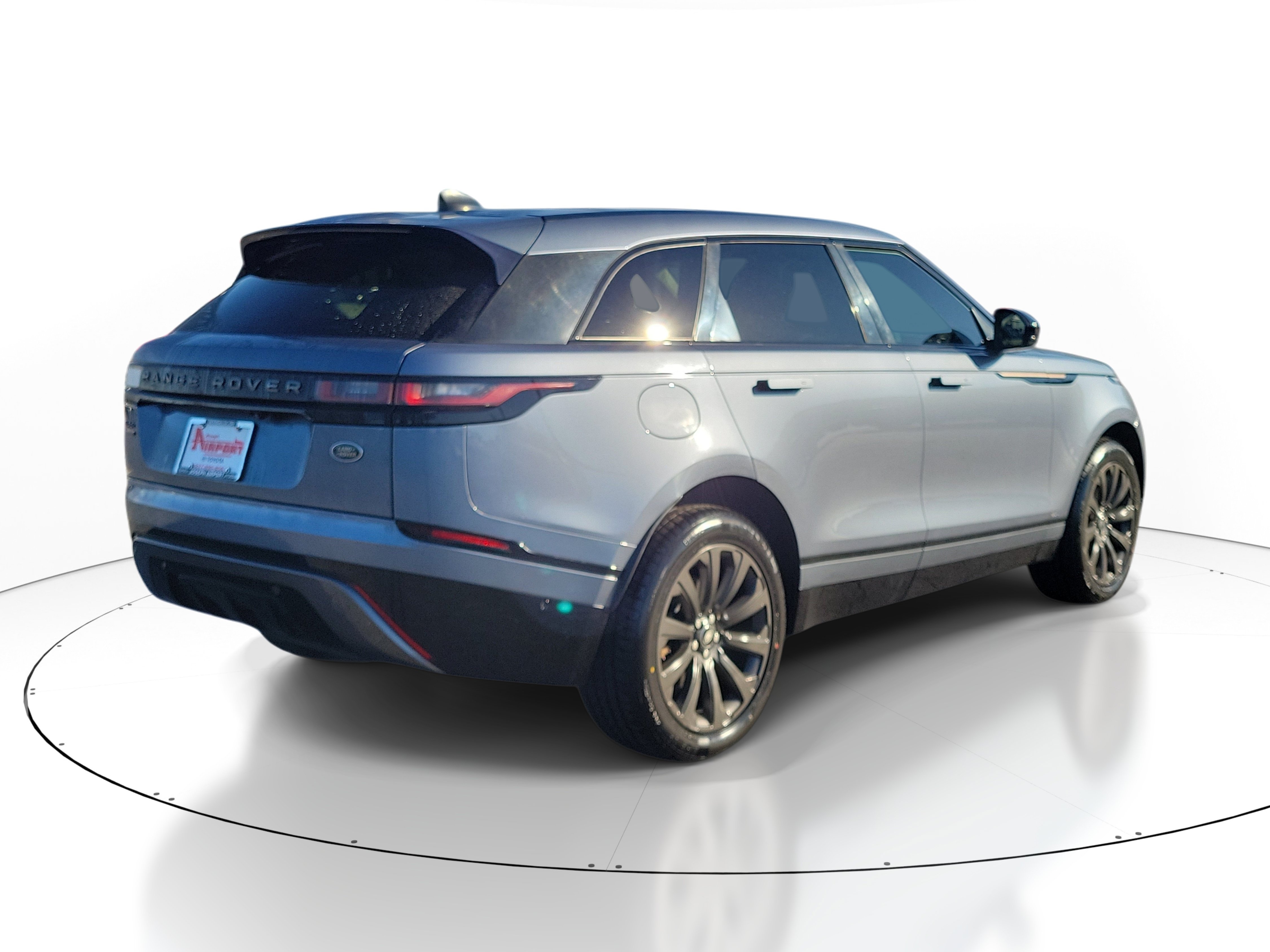 Used 2019 Land Rover Range Rover Velar R-Dynamic SE AWD/4WD image 4