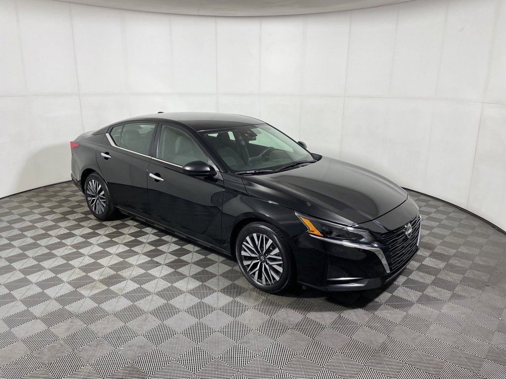 Used 2024 Nissan Altima 2.5 SV