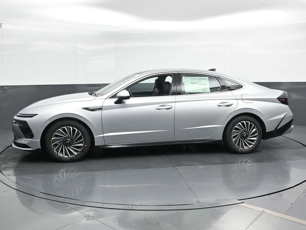 Certified 2025 Hyundai Sonata Limited image 9