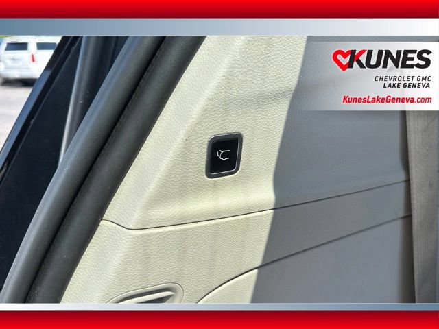 Used 2019 Chrysler Pacifica Touring-L FWD image 23