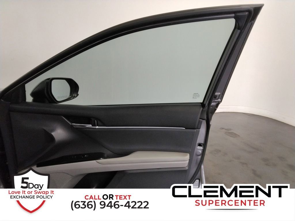 Used 2020 Toyota Camry LE image 31