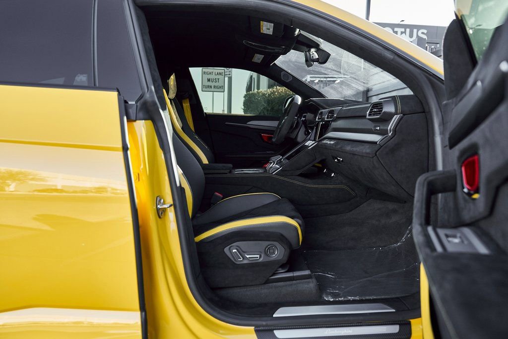 Used 2024 Lamborghini Urus Performante image 24