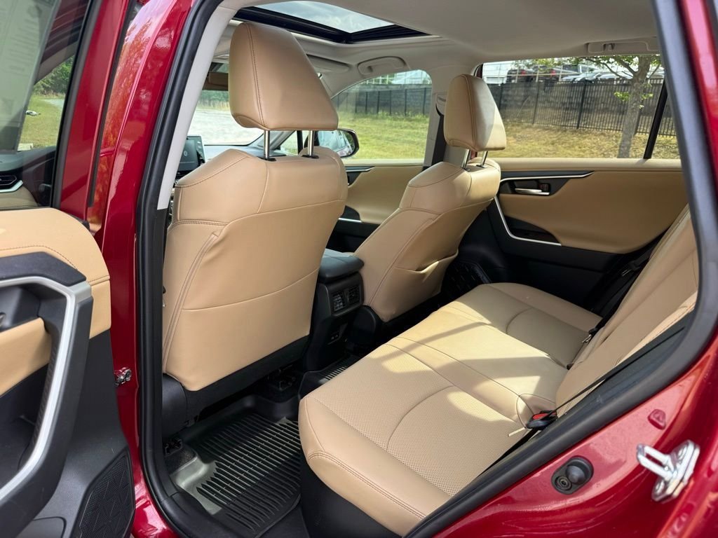 Used 2022 Toyota RAV4 Limited AWD/4WD image 28