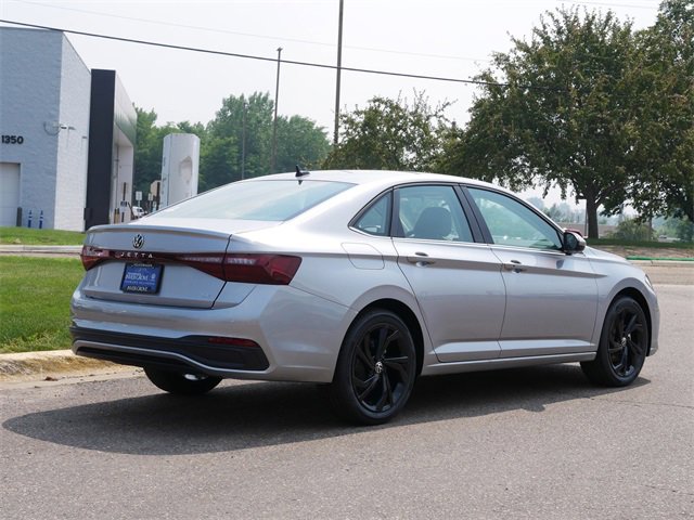 New 2025 Volkswagen Jetta SE image 2