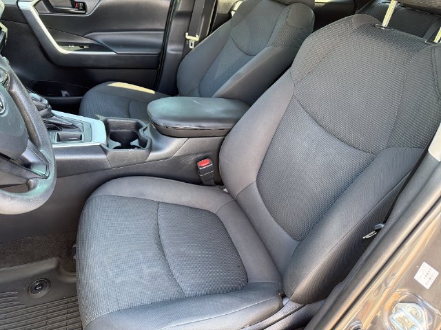 Used 2021 Toyota RAV4 LE FWD image 31
