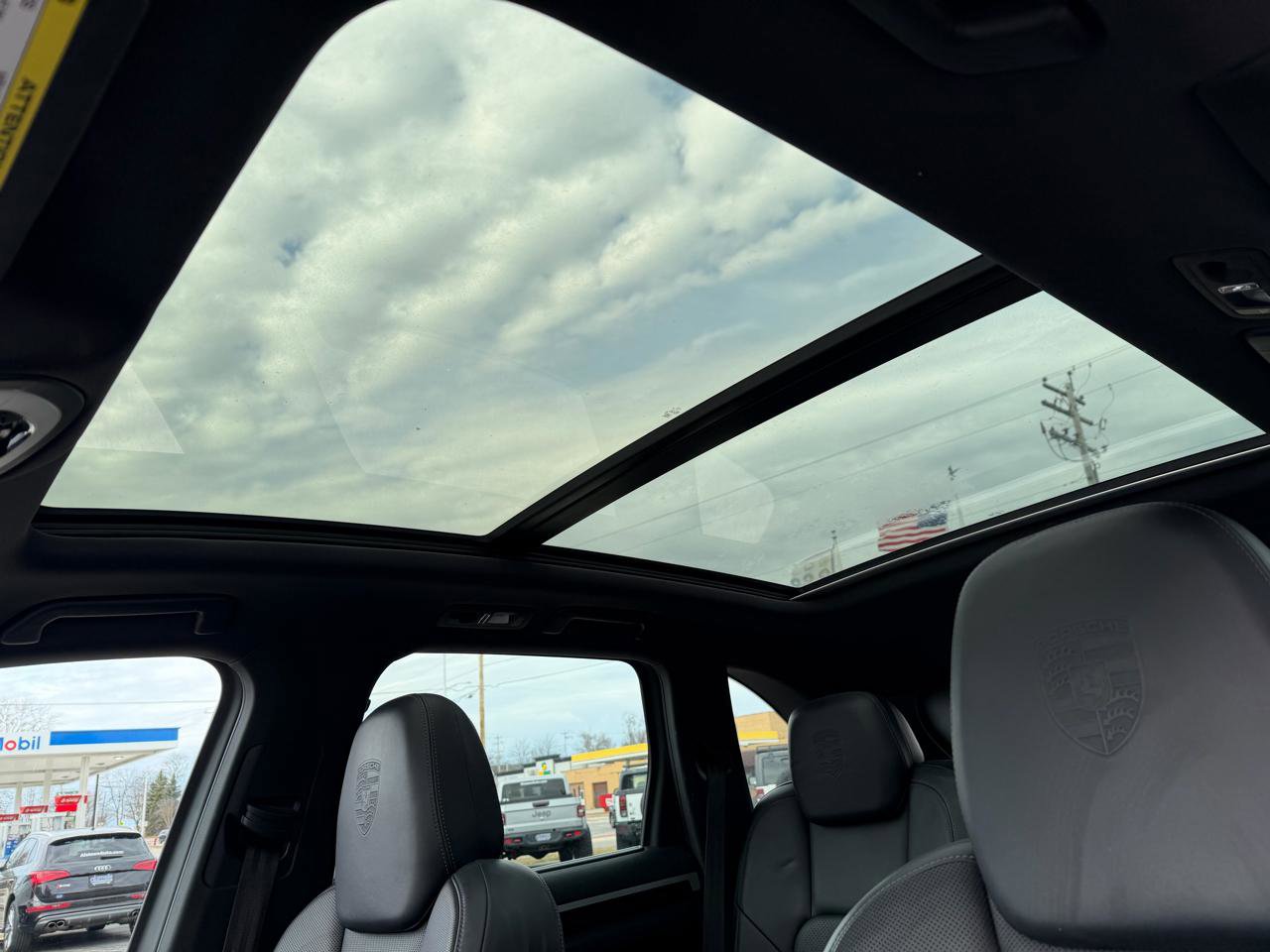 Used 2014 Porsche Cayenne Platinum Edition image 23