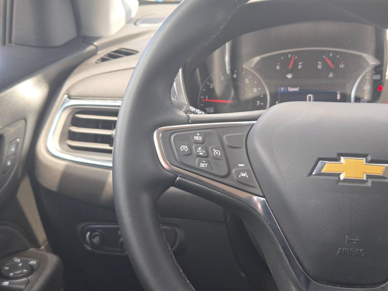 Used 2024 Chevrolet Equinox LT FWD image 19