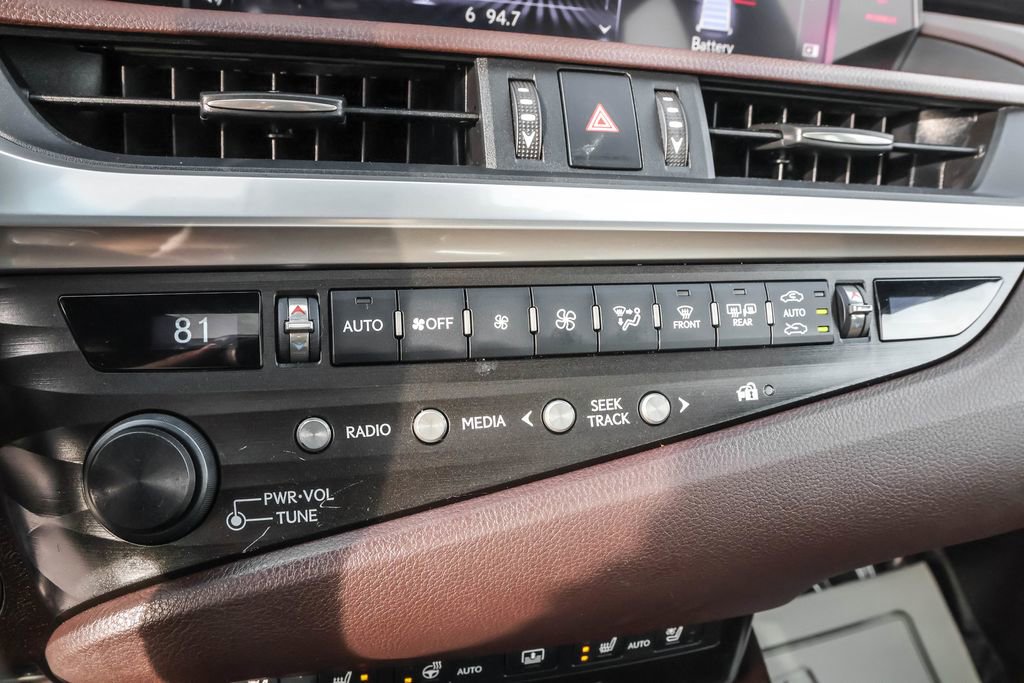 Used 2020 Lexus ES 300h 300h Luxury w/ Accessory Package 2 image 24