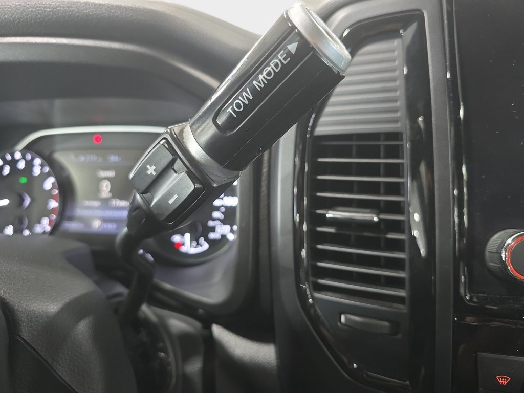 Used 2024 Nissan Titan SV w/ SV Convenience Package RWD image 15